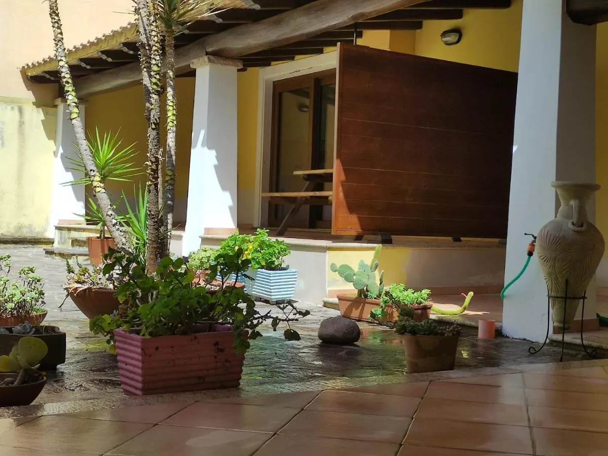 דירות Tortolì Casa Il Cortile Fiorito